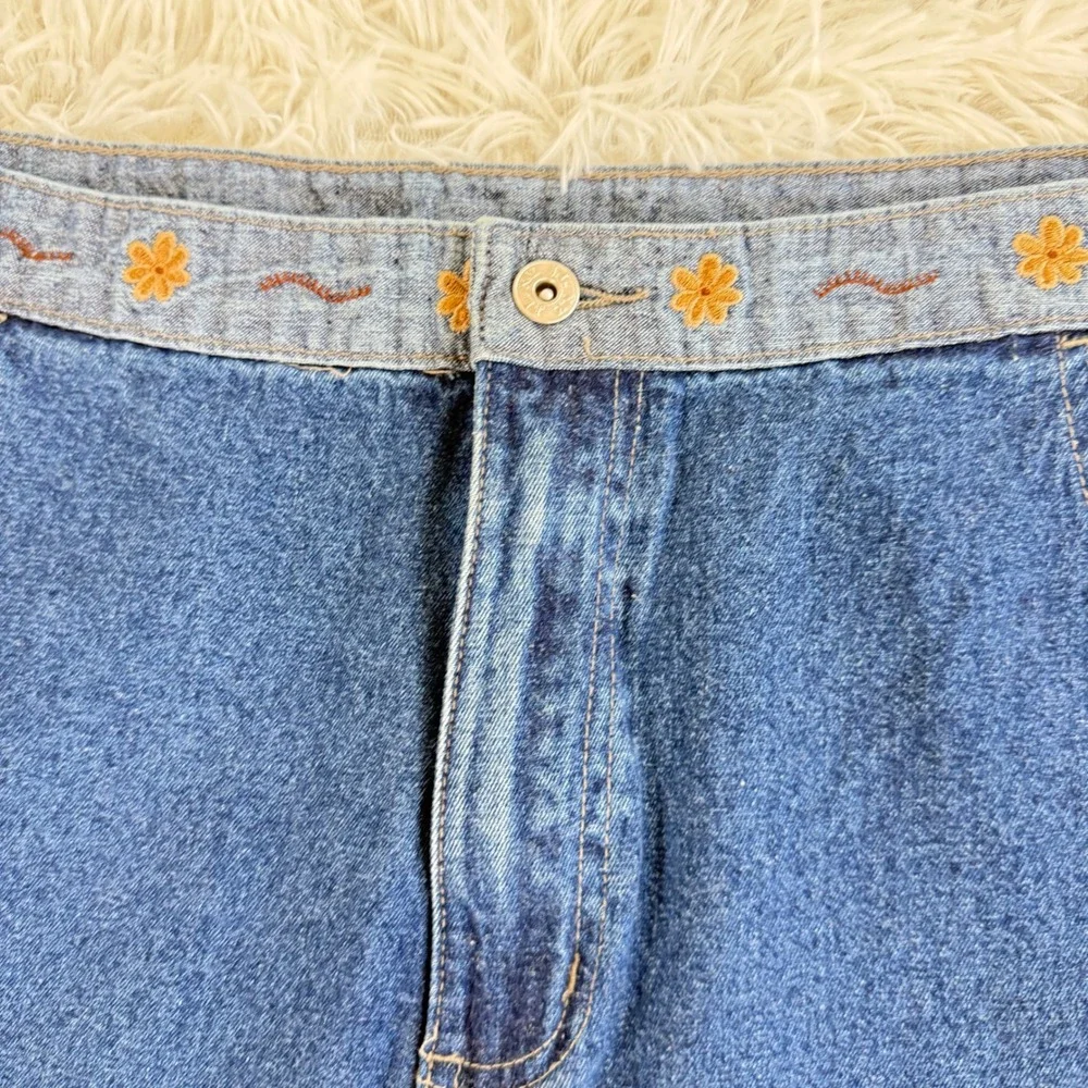 Vintage J.L. NY Floral Embroidered Denim Skirt Blue Medium Wash‎ Raw Hem Mini - Picture 4 of 10